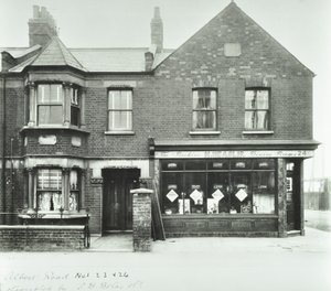 The Beehive Dining Rooms 97.0 ALB, 1899 alkotó: English Photographer