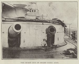 A Burst Gun a HMS Ajax fedélzetén alkotó: English Photographer