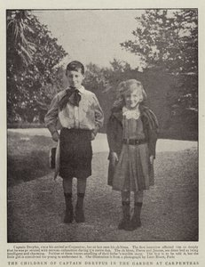 Dreyfus kapitány gyermekei a Carpentras-i kertben alkotó: English Photographer