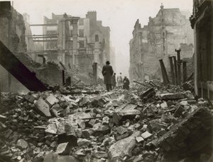 A londoni City egy bombatámadás után alkotó: English Photographer