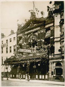 Az Empire Theatre, Leicester Square, London, Viktória királynő gyémánt jubileumára díszítve, 1897. június alkotó: English Photographer