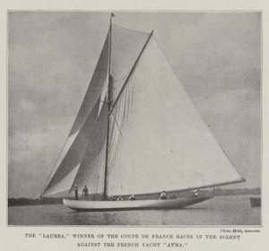 A Laurea, a Coupe de France Races győztese a Solentben a francia Anna Yacht ellen alkotó: English Photographer