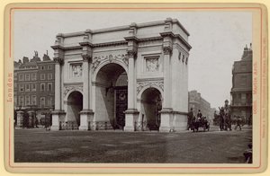 A Marble Arch, Hyde Park Corner, London alkotó: English Photographer