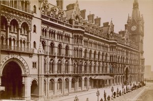 A Midland Grand Hotel, a Midlandi pályaudvar, Euston Road, London alkotó: English Photographer