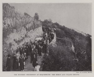 A rejtélyes körmenet Roquebrune-ban, a Heródes és Pilátus csoport alkotó: English Photographer