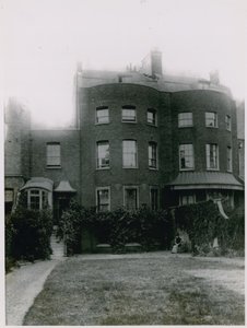 The Paragon, New Kent Road alkotó: English Photographer