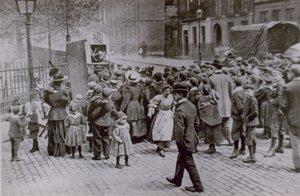 A Punch und Judy Show alkotó: English Photographer