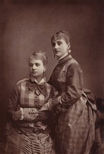 Bransconibe nővérek alkotó: English Photographer