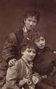 A Vokes nővérek alkotó: English Photographer
