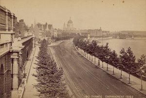 The Thames Embankment, London alkotó: English Photographer