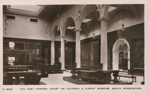 A Victoria and Albert Museum, South Kensington, London alkotó: English Photographer