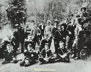 Az első London School Board iskolai utazás. A peckhami Bell Road Higher Grade School gyermekei meglátogatnak egy kőtelepet a Forest of Deanben, 1896 alkotó: English Photographer
