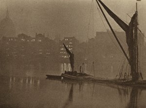 Az éjszaka árnyalatai lassan hullanak a londoni folyóra (fekete-fehér fotó) alkotó: English Photographer