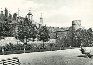 Tower of London a rakpartról alkotó: English Photographer