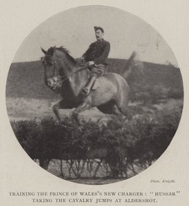 A walesi herceg kiképzése új töltő, a lovasság ugrását végrehajtó huszár Aldershotban alkotó: English Photographer