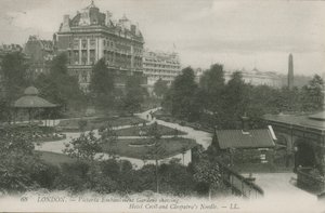 Victoria Embankment Gardens, a Hotel Cecil és a Cleopatras Needle bemutatásával, London alkotó: English Photographer