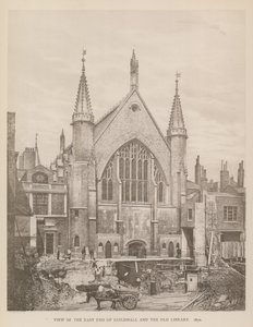 Kilátás a londoni Guildhall keleti végére és a régi könyvtárra, 1870 alkotó: English Photographer