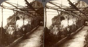 Egy kapucinus kolostor és Amalfi nagy sziklái, sztereoszkópikus kilátás (szépia fotó) alkotó: English School