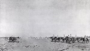 A 14. huszárokból álló járőr R.W. Hewitt DSO alezredes parancsnokkal közeledik, hogy Törökországot feladják Kazimain feladásakor, 1917. március 11., közzétéve 1918 körül (photolitho) alkotó: English School