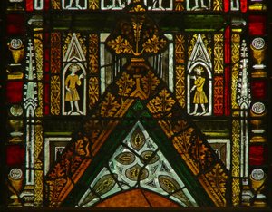 A Lady Chapel egy ablaka, amely lombkoronafigurákat ábrázol alkotó: English School