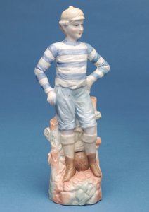 Fiú focista figura kék-fehér csíkos készletben, 1890-es évek (kerámia) alkotó: English School