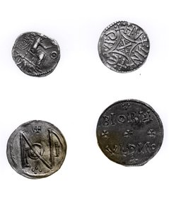 Cunobelinus vagy Cymbeline (i.sz. 43), Offa, Mercia királya (i.sz. 757-96) és Alfréd (i.sz. 871-99) és Idősebb Edward (i.sz. 871-924) érméi (ezüst)