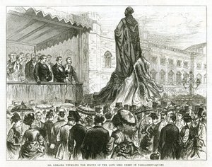 Disraeli leleplezi a néhai Lord Derby szobrát a Parlament téren, Westminsterben alkotó: English School