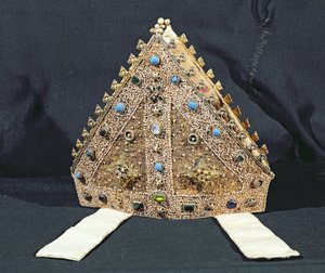 Wykehami Vilmos gérje a 14. század végén vagy a 15. század elején (arany, gyöngy, ezüst-aranyozott és türkizutánzatok)