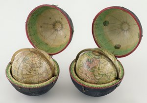 Zsebgömb pár, Newton & Son, 1830 körül (pierre kartondoboz, sárgaréz, papír és szimulált fekete bőr)