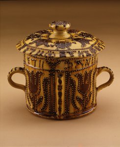 Posset edény fedővel, 1711 (slipware) alkotó: English School