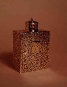 Tea caddy, Gribelin stílusban díszítve, 1700 körül (ezüst aranyozott) alkotó: English School