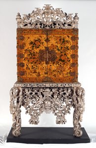 A Witcombe kabinet, 1697 körül (japán és ezüstözött fa)