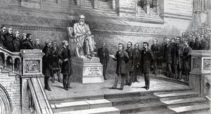 A néhai Charles Darwin szobrának leleplezése a South Kensington-i Természettudományi Múzeumban, 1885. június 9. alkotó: English School