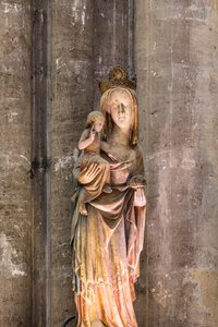 Notre-Dame de la Nef néven ismert Szűzanya és gyermeke.14. század (Alabástrom) alkotó: English School