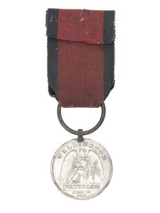 Waterloo-érem, az egyik a William Jones sebész által odaítélt két érem közül alkotó: English School