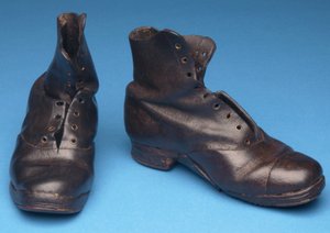 Munkacsizma, 1900 körül (bőr) alkotó: English School