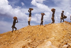 Kolumbitbányászat, Nigéria, Afrika