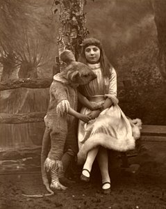 Alice és a dormouse, 1887