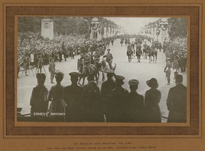 Győzelmi ünnepségek Londonban 1919-ben, Sir Douglas Haig tiszteleg a király előtt (f/w fotó)