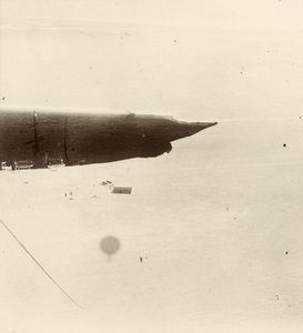 A ballonból lenézve a fennsíkra. Sir Ernest Henry Shackleton Nemzeti Antarktiszi Expedíció (1901-1903) című albumából. alkotó: Ernest Henry Shackleton