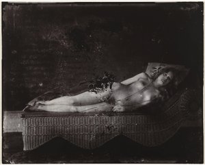 Női akt egy heverőn Lány a fonott heverőn, New Orleans (cím a tárgyon) alkotó: Ernest James Bellocq
