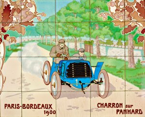 Charron egy Panhard autóval az 1900-as Párizs-Bordeaux-i versenyen: a párizsi Gilardoni Fils et Cie által gyártott kerámiacsempe Ernest Montaut (1878-1909) rajza alapján.
