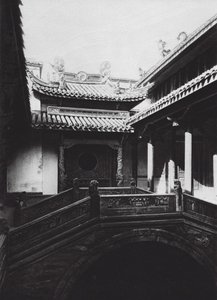 Ningpo, Fukien hui kuan, Chekiang, a Fukien Klub előcsarnoka (fekete-fehér fotó) alkotó: Ernst Boerschmann