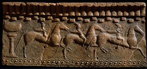 Etruszk művészet: lovagok frízdekorációja egy murlói építészeti együttesből. Kr.e. 6. század. Murlo, Antiquarium Municipal, Olaszország alkotó: Etruscan