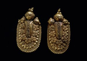 Etruszk művészet: arany fülbevaló Dim 6 cm Florence Museo Archeologico alkotó: Etruscan Etruscan