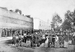 A 62 túsz elleni mészárlás újraélesztése a Rue Haxo-n, Belleville, Párizs, 1871