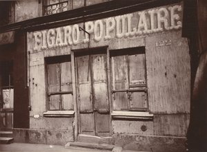 Le Figaro populaire, 122 Boulevard de la Villette (borbélyüzlet homlokzata, 122 Boulevard de la Villette) alkotó: Eugène Atget