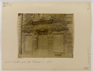 Ajtó, utcai homlokzat, Hôtel de Fieubet (Hôtel de la Valette, Massillon iskola), 2 quai des Célestins, 4. kerület, Párizs alkotó: Eugène Atget