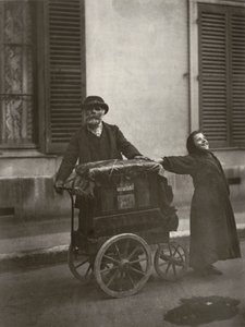 Utcai zenészek alkotó: Eugène Atget