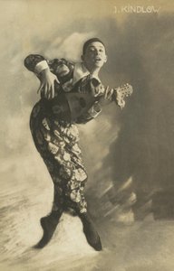 Pierrot lanton játszik (fekete-fehér fotó) alkotó: European Photographer